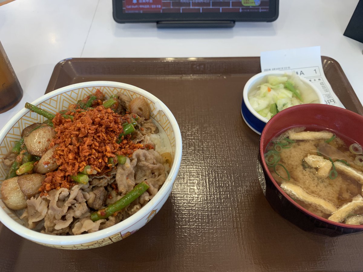 トリプルニンニク丼お新香セット
辛いじゃ無いのょ〜知らなかった😭#すき家