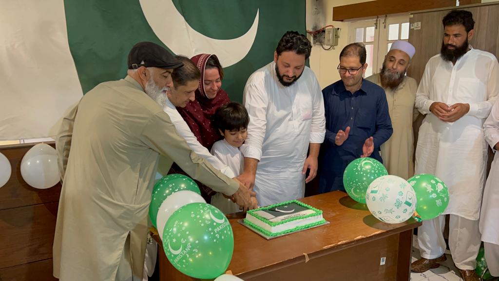 wssckohat's tweet photo. چودہ اگست یوم آزادی کے دن ڈبلیو ایس ایس سی کوہاٹ کے کمپلینٹ سیل میں سٹاف کی جانب سے آزادی کا کیک کاٹا گیا۔
#WSSCK
#ISOCertifiedCompany
#14august2022
@LGKPGovt @KPKUpdates @IMMahmoodKhan @KohatDC @ArifRaufCEO @TahirAfif https://t.co/w3dtdbkqtR