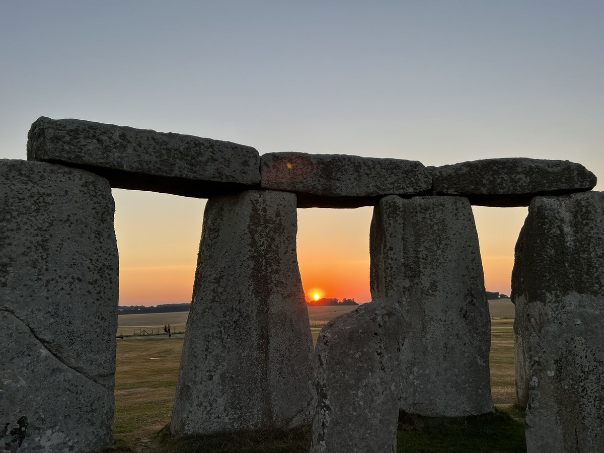 ST0NEHENGE's tweet photo. Sunrise at Stonehenge today (14th August) was at 5.52am, sunset is at 8.32pm ☀️ https://t.co/UHw1SKGHL3