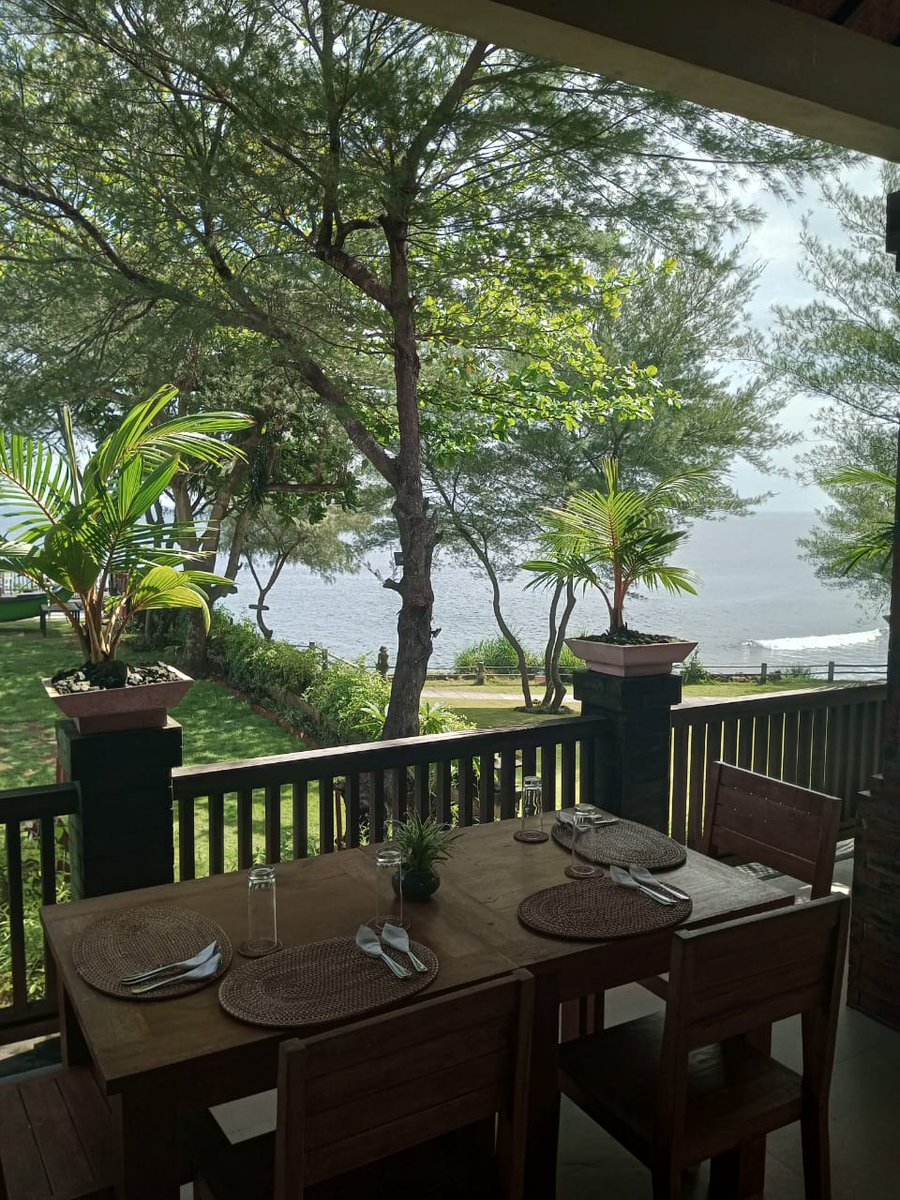 deJukungResto's tweet photo. Lunch Time ambiance
Nutrients dishes for travellers
#balitrip #bali #balilife #baliindonesia #explorebali #balitravel #balitour #baliisland #indonesia #baliholiday #balidaily #ubud #nusapenida #balivacation #travel #baliguide #liburanbali #baligasm #holiday #visitbali #seminyak https://t.co/UO4y00EYkU