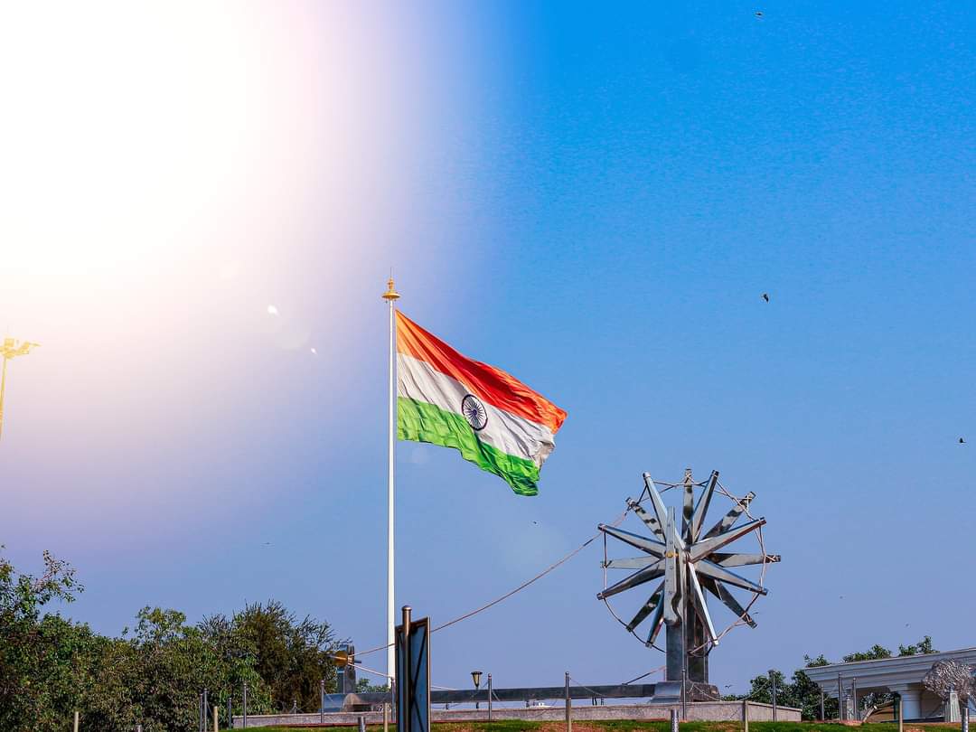 shvtaas's tweet photo. A feeling to be instilled and not taught- share information and read history to know your country,culture and roots well ! 
#IndiaAt75 #HarGharTiranga #IndependenceDay #nationalism #subhashchandrabose #FreedomFighters #IndependenceDay2022 https://t.co/ooNT4kZp4B