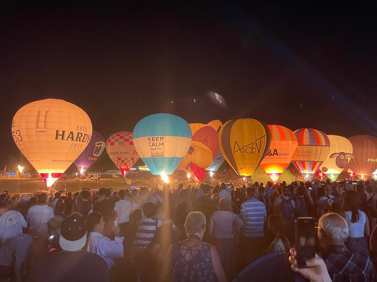 Spectacular #hot #air #balloon #festival in #Bristol last night 😊