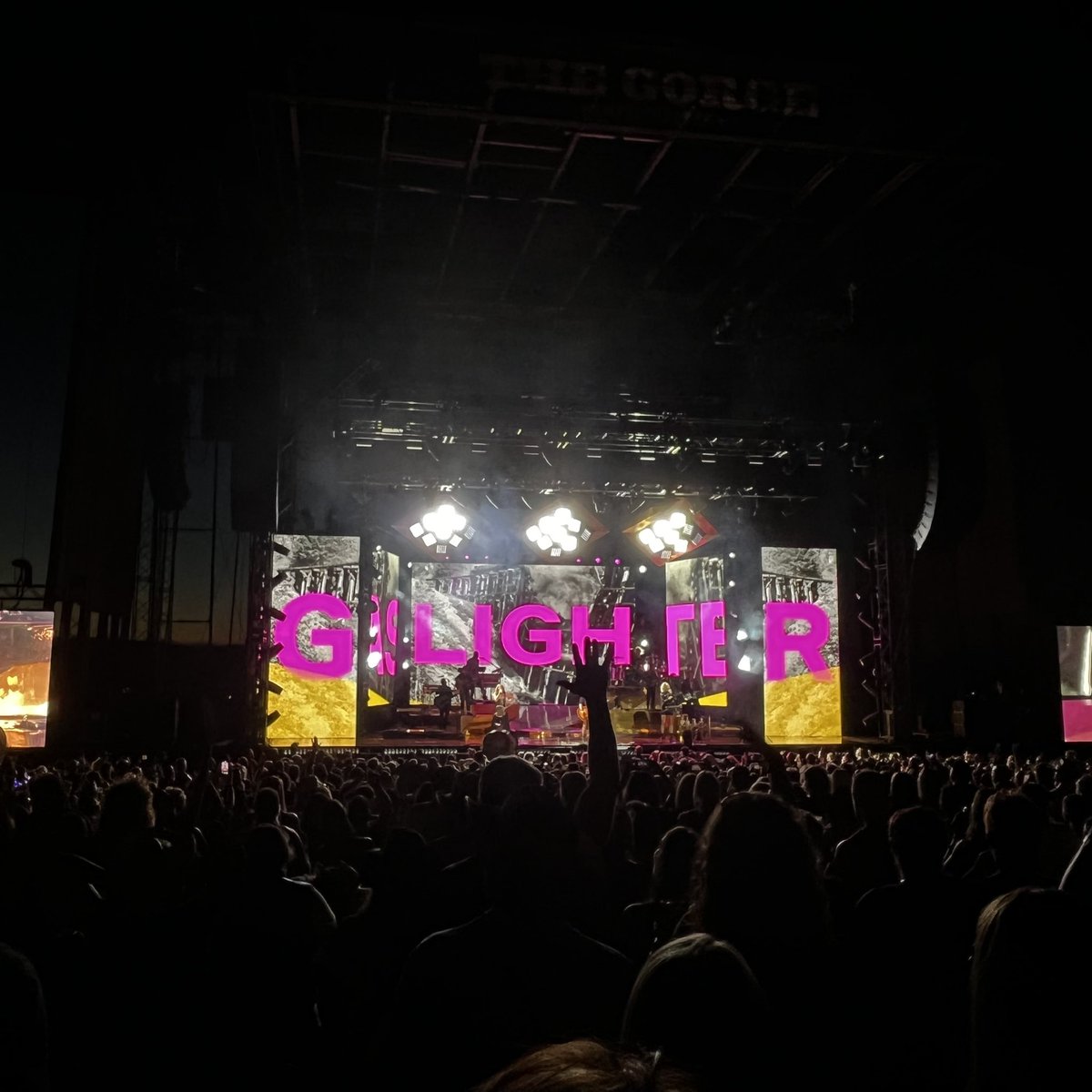 somecody's tweet photo. These badass women just put on an amazing show in Washington! I’m a @thechicks fan for life ❤️ https://t.co/nYDtYZEyXH