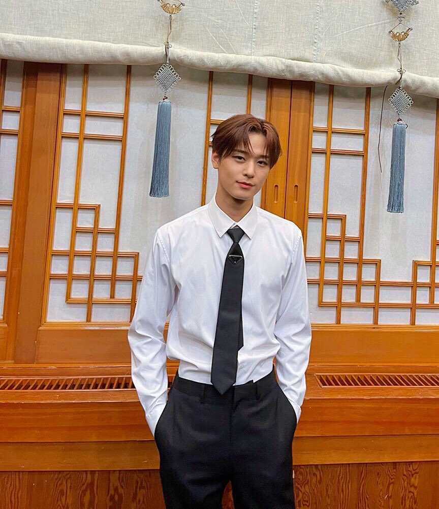 JUMLLCOB's tweet photo. my crushie forever https://t.co/chQDaOWfM6