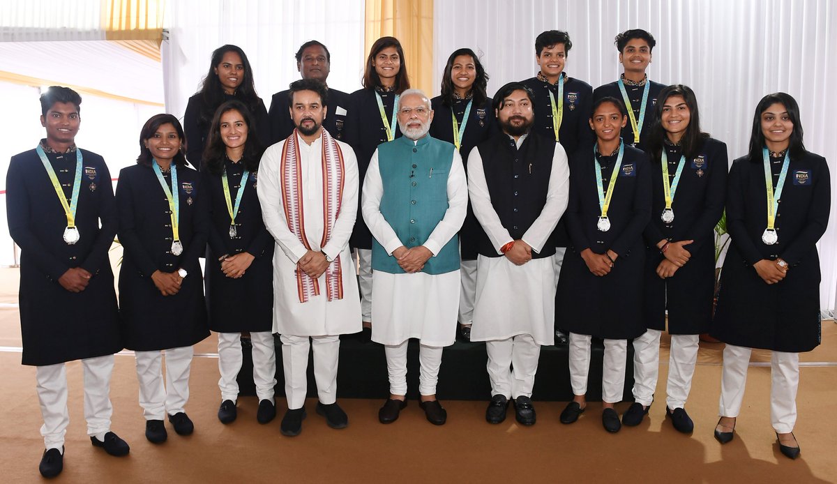 𝗔 𝘃𝗲𝗿𝘆 𝘀𝗽𝗲𝗰𝗶𝗮𝗹 𝗶𝗻𝘁𝗲𝗿𝗮𝗰𝘁𝗶𝗼𝗻!

The Honourable Prime Minister of India Shri <a href="/narendramodi/">Narendra Modi</a> met #TeamIndia and other Indian athletes at his residence and congratulated them for their performance at the Commonwealth Games 2022.