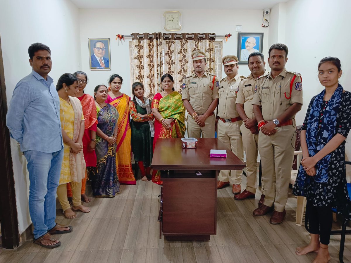 dharmateja8352's tweet photo. Priyadarshini Raksha Bandhan Celebration Sakhi OSC Staff and Implementing agency team Ranga Reddy District Telangana https://t.co/aYo1wsVsg3