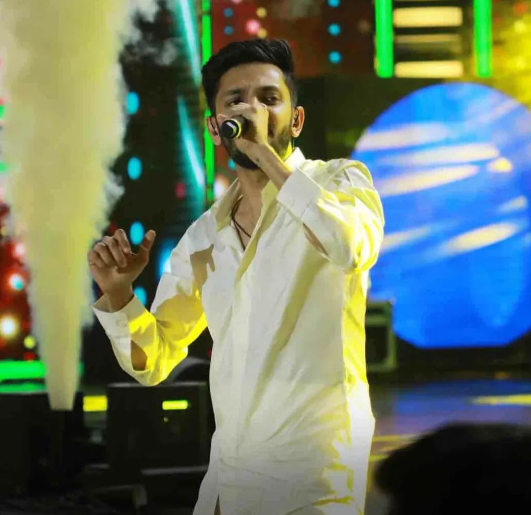 RavichanderFam's tweet photo. Give your best today and you won't regret tomorrow. @anirudhofficial 🧡

#Thiruchitrambalam #AudioLaunch #Anirudh #VestiShirt https://t.co/8xwlCyrfjg
