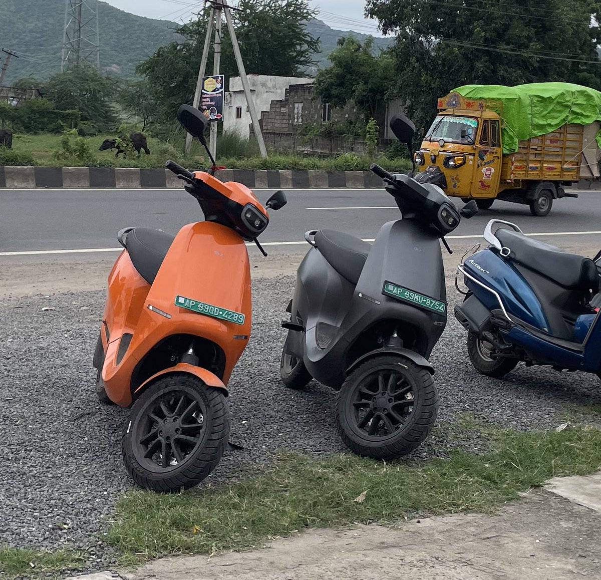 available_nt's tweet photo. Enjoying the freedom to go anywhere and with no carbon footprint 🥳. Only things i leave behind are my footprints. Went deep into the nature for a trek at mulapadu forest with my Ola S1 pro. #FreedomRide #EndICEAGE  @bhash @OlaElectric https://t.co/wXn2ETeOJj