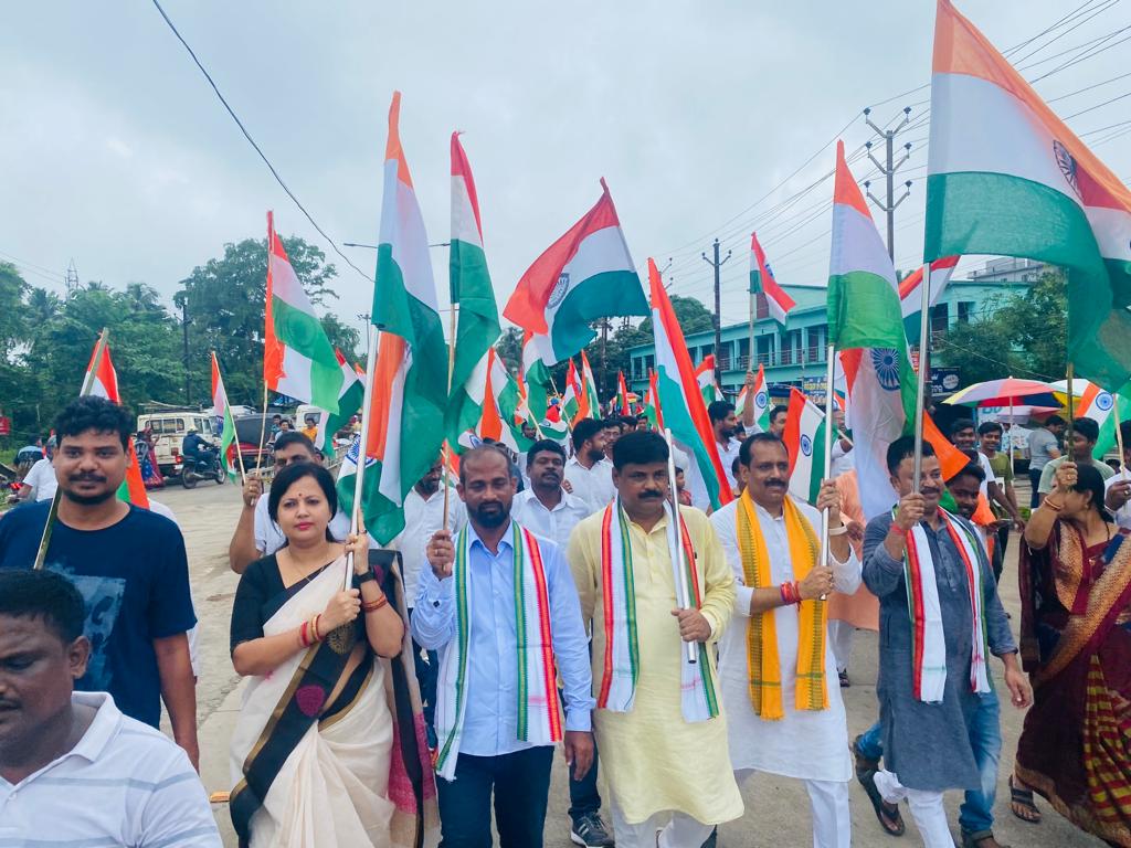 manasmitak's tweet photo. ପ୍ରଧାନମନ୍ତ୍ରୀ ଶ୍ରୀ @narendramodi ଜୀଙ୍କ ଆହ୍ବାନରେ ଦେଶରେ ଆରମ୍ଭ ହ��ଇଥିବା #HarGharTiranga କୁ ସଫଳ କରିବା ପାଇଁ ଆଜି ଭଦ୍ରକରେ ତ୍ରିରଙ୍ଗା ଶୋଭାଯାତ୍ରା।

 #AzadiKaAmritMahotsav
@BJP4Odisha @BJP4India 
@JPNadda @dpradhanbjp @SamirMohantyBJP https://t.co/6kILCJymWz