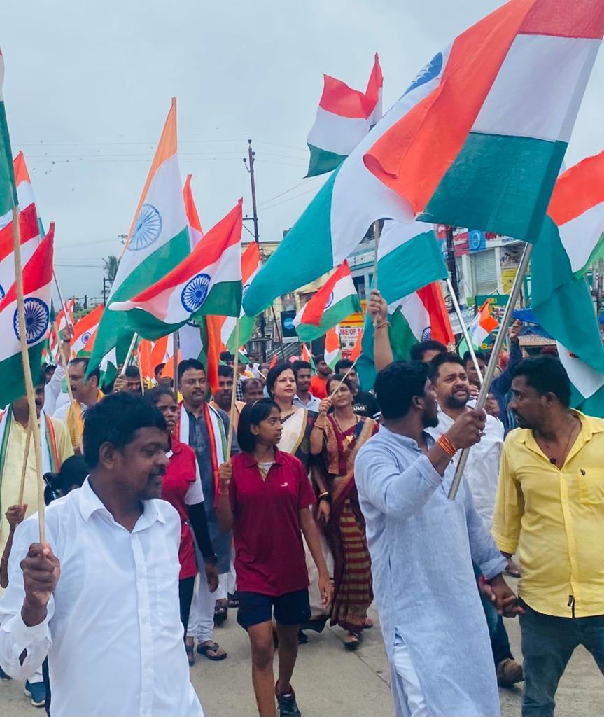manasmitak's tweet photo. ପ୍ରଧାନମନ୍ତ୍ରୀ ଶ୍ରୀ @narendramodi ଜୀଙ୍କ ଆହ୍ବାନରେ ଦେଶରେ ଆରମ୍ଭ ହ��ଇଥିବା #HarGharTiranga କୁ ସଫଳ କରିବା ପାଇଁ ଆଜି ଭଦ୍ରକରେ ତ୍ରିରଙ୍ଗା ଶୋଭାଯାତ୍ରା।

 #AzadiKaAmritMahotsav
@BJP4Odisha @BJP4India 
@JPNadda @dpradhanbjp @SamirMohantyBJP https://t.co/6kILCJymWz