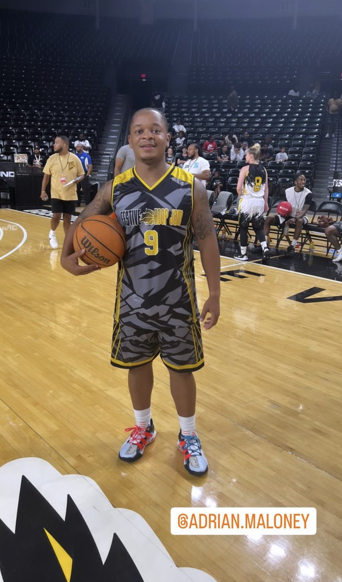 AdrianMaloneyJr's tweet photo. Tonight was fun; s/o to the festive hoop jam for putting this on and inviting me to come play. Another celebrity game in the books, until next time ✊🏽 (clips coming soon) 🏀 https://t.co/Ds3gpJmje5