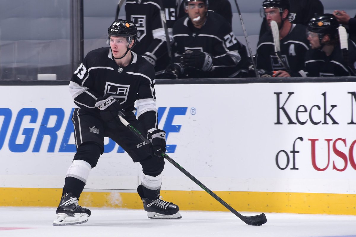 Tobias Björnfot 🇸🇪 - Los Angeles Kings

21 år, Back

👶: Väsby IK

Spelade SHL med Djurgården 11 matcher 18/19 och ett lån på 15 matcher 20/21. I NHL har det blivit fler matcher, för Kings har han gjort 106 matcher under tre säsonger där han blev ordinarie 21/22. J18 VM-guld 19.