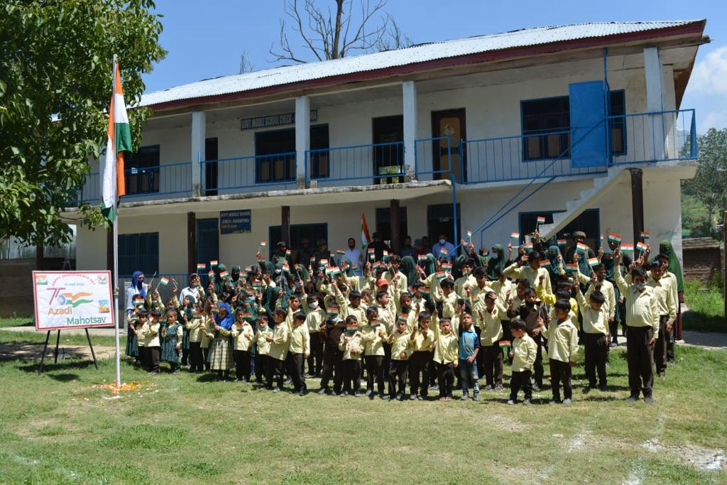 SWComd_IA's tweet photo. #AzadiKaAmritMahotsav
#HarGharTiranga 🇮🇳
#DotOnTgt Div #Force21 conducted #Painting & Quiz Competitions for #Students to celebrate #75YearsOfIndependance at #Borders
#JammuKashmir
#SaptashaktiComd
@NorthernComd_IA
@adgpi
@PRODefRjsthn https://t.co/qJLXIgpasp