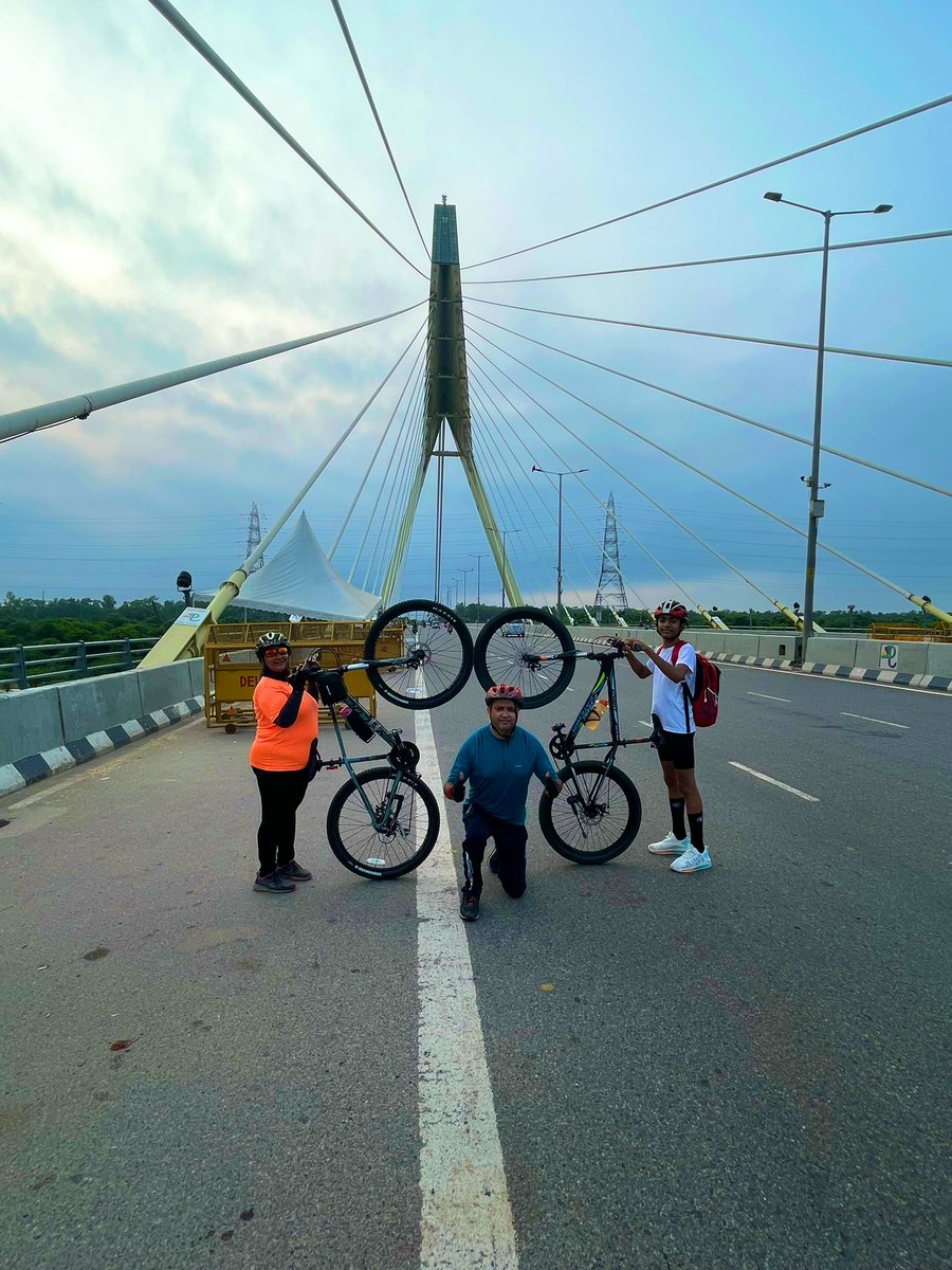 nisharai_ggc's tweet photo. 75 km Pre Independence Day Ride #cycling to SIGNATURE BRIDGE #NewDelhi #AzadiKaAmritMahotsav #azadikaamritmahotsav2022 #ShaheedDiwas @dhumpachika #cycliglife #IndependenceDay2022 https://t.co/UwNGAAbpBJ