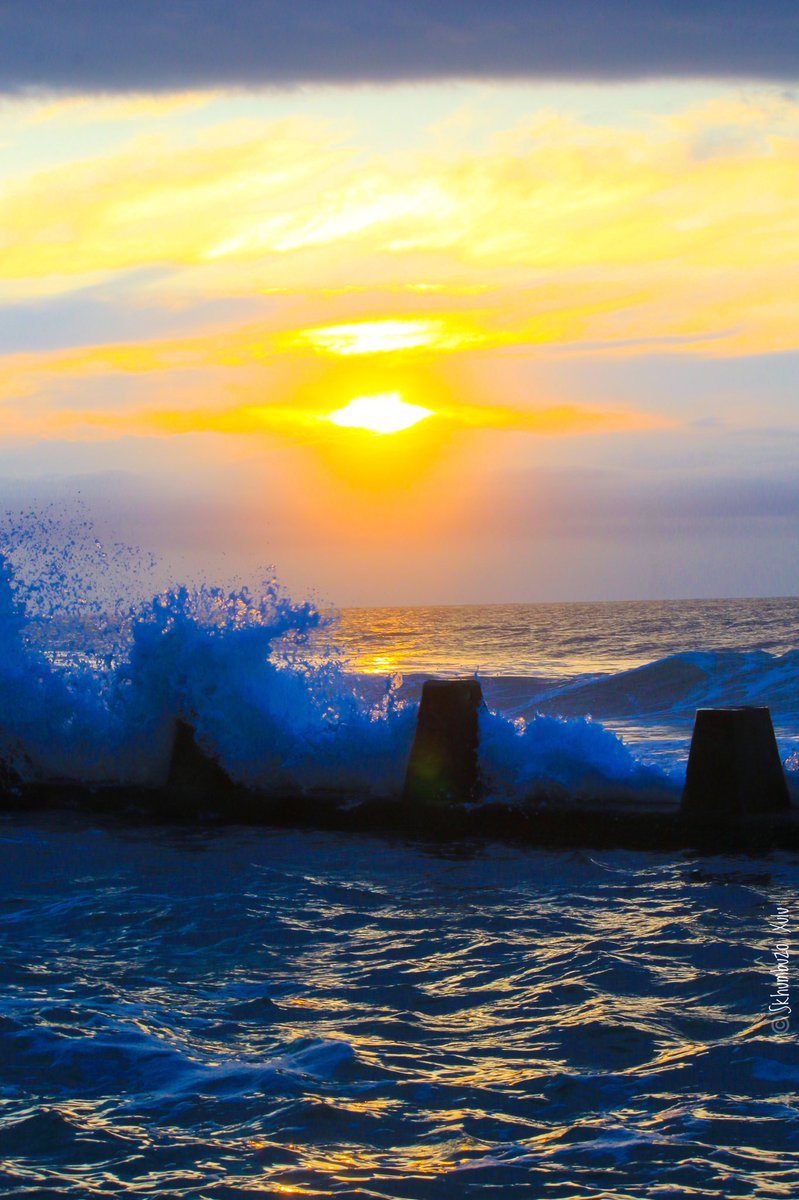 mccoovane's tweet photo. Good Morning Durban 🇿🇦

And still, after all this time,
The sun never says to the earth,
"You owe Me."
Look what happens with
A love like that,
It lights the Whole Sky.

#ilovedbn #ethekwini #dnnbeach #sunrise #durbanhasmore #dbntourism #kzntourism #satourism #morningwalk https://t.co/146Rk5WG0D