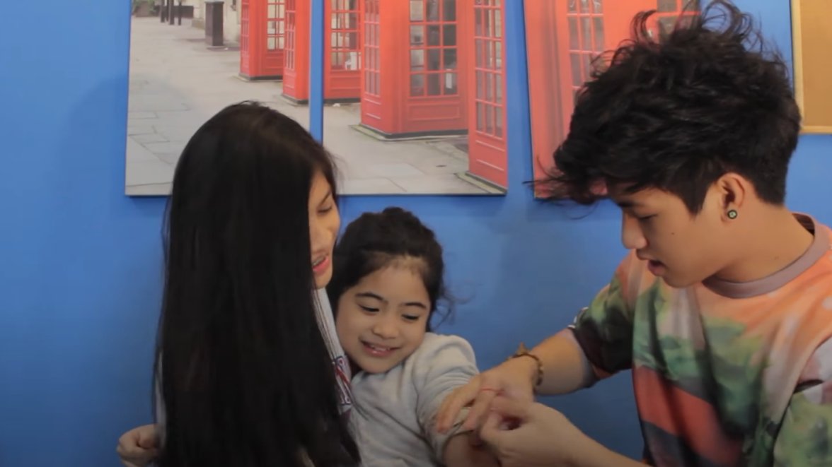 ranzandnianafam's tweet photo. [THROWBACK THURSDAY]

We need a remake of this challenge with Natalia!
Ps. Small Niana is so adorable.

🔗: https://t.co/73BYXfBNpZ"

#ThrowbackThursday #RanzAndNianaVlogs #RanzAndNiana #RanzKyle #NianaGuerrero https://t.co/ZgJJh61CZJ