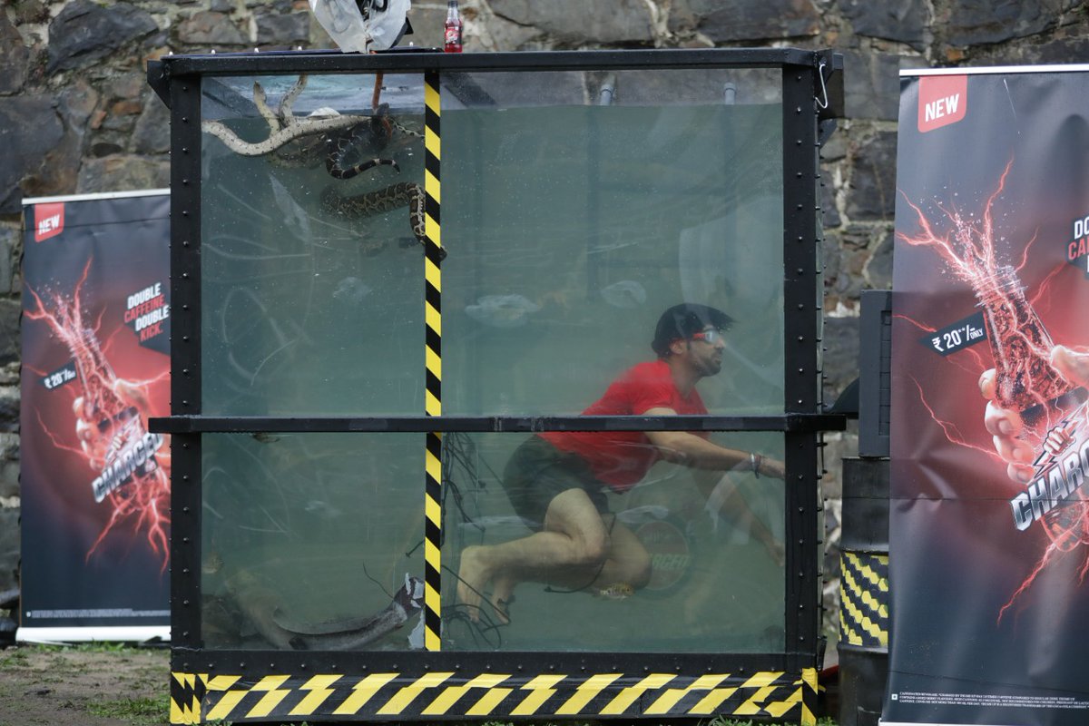 ItsMohitMalik's tweet photo. As Rohit sir said..it was a power packed peformance 🤜 this was one of the most challenging stunts and you all know how much I love challenges😊 thank you for all the motivation... #RohitShetty @ColorsTV https://t.co/V7JcemOS24