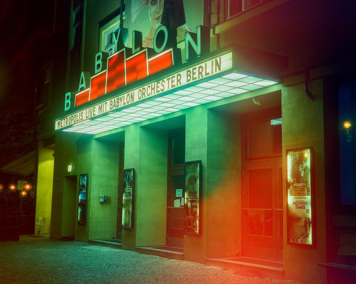 ParsingFilm's tweet photo. Babylon 🍿#filmphotography #cinestill800t #texasleica https://t.co/SbeiqvI4kQ