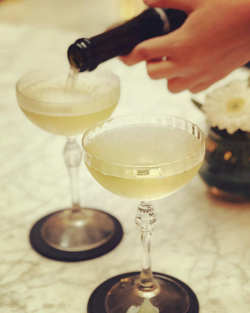 DanielaCesarei's tweet photo. Happy National Prosecco Day!
🥂
#nationalproseccoday #prosceco #aperativo #theitalianway #lifestyle #drink #pleasure #withoutquilt #twoglassesofprosecco #onlocation #photography https://t.co/JxeqDls7B7