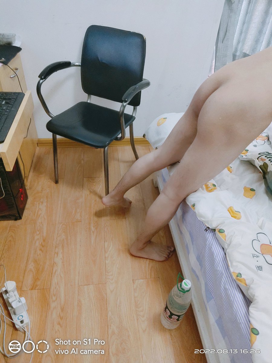 湖南好热的天气，好久没约小可爱了!新约的小可爱屁股好翘，身材很棒!菊花紧，口技棒，还很骚!开始约他，他很扭捏，约到之后，是又一个被我艹得叫爸爸的小骚逼!😏