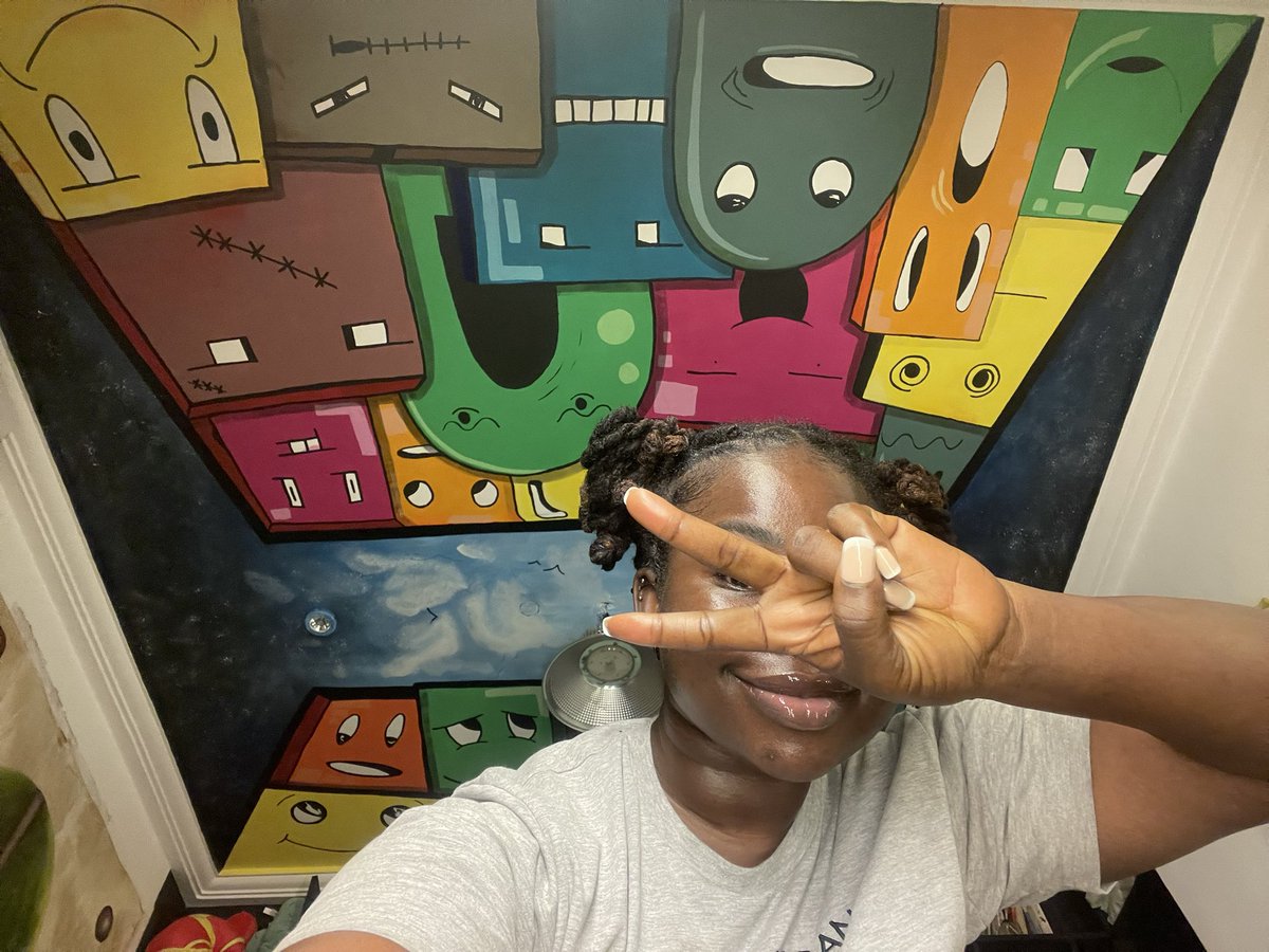 FemalePainter's tweet photo. Murals i have painted in my home 🤩👩🏿‍🎨 https://t.co/LJ5oSuzM1o