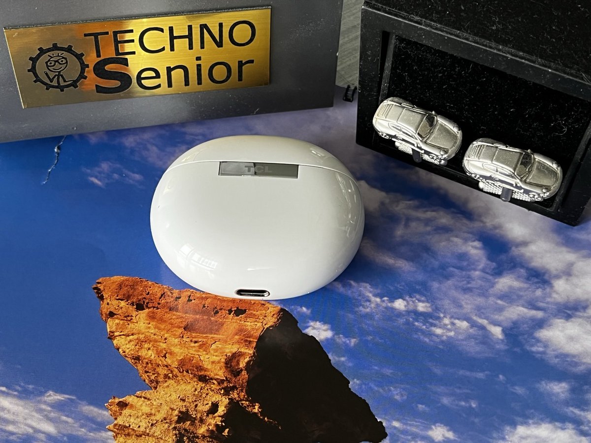 TECHNOSenior1's tweet photo. TCL #MoveAudioS600, to bardzo udane #słuchawkidouszne, które wyróżnia: dobra jakość wykonania, wygoda w noszeniu, całkiem niezłe uniwersalne brzmienie, niezła redukcja szumów oraz świetna jakość podczas rozmowy.
@TCL_Europe 
@TCL_Global 
#test
https://t.co/7IQhg0mh0R https://t.co/bp3pAY5G9I