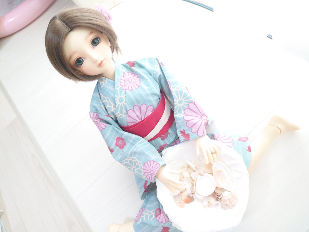 KiminoOFURO's tweet photo. 今日のリリア❤
先週海で拾ってきた貝殻たちをリリアに見せたよ。なんかワクワクしてる❤
#浴衣
#sd
#sdcoco
#sd_coco
#sdここ
#superdollfie
#スーパードルフィー
#volks
#volksdoll
#bjd
#doll
#うちのこかわいい
#うちの子かわいい
#Lilia https://t.co/p53d2WJfjn