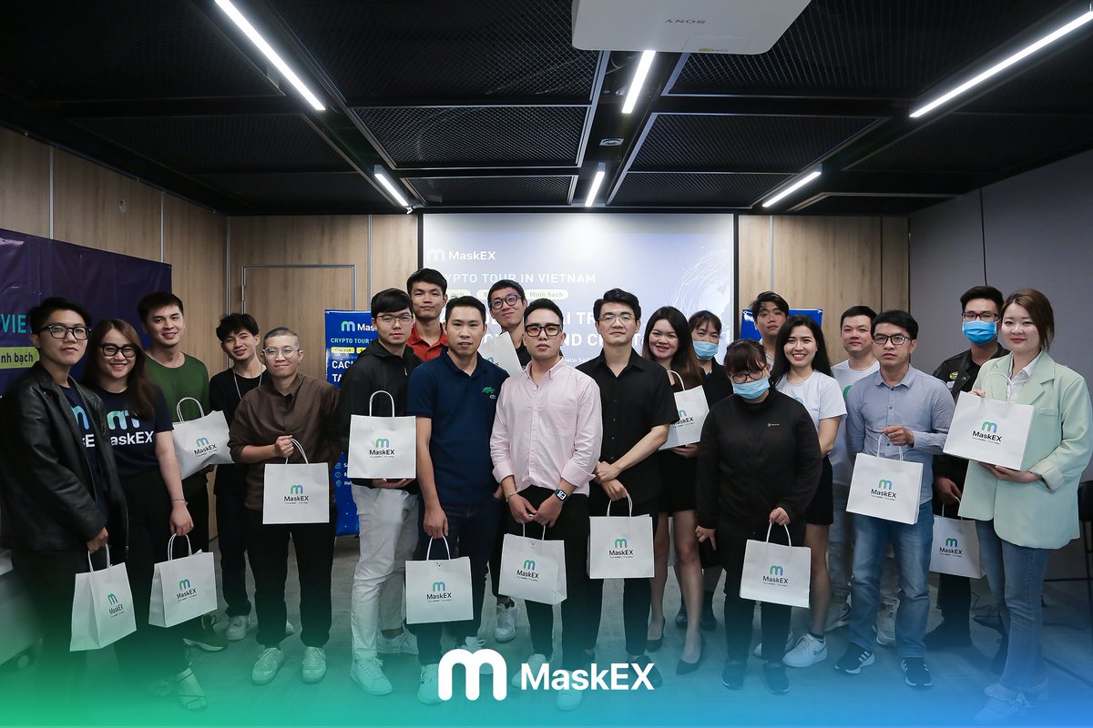 MaskEX_VietNam's tweet photo. 𝐌𝐚𝐬𝐤𝐄𝐗 𝐂𝐫𝐲𝐩𝐭𝐨 𝐓𝐨𝐮𝐫 𝐢𝐧 𝐕𝐢𝐞𝐭𝐧𝐚𝐦 𝟐𝟎𝟐𝟐 💥💥💥
📢#MaskEXVietnam x #CoinF
👇Một số hình ảnh của hội thảo hôm nay 13/08/2022
#MaskEXVietnam #MaskEXGlobal #CoinF https://t.co/q6xTRJPwBg