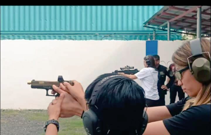 Da adi's firing era 🔫😍

© LA RA
