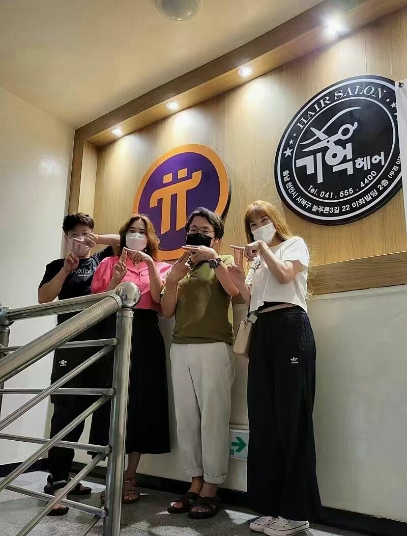 PiNewsMedia's tweet photo. This gesture is becoming mainstream on the Pi Network, which is what π means.

Wisdom pioneer, continue to mine

Pi Telegram➡️ https://t.co/m7okAoIj2z
#PiNews #PiNetwork https://t.co/ePywmqNTB3
