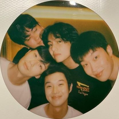 actorhyungsik's tweet photo. Family https://t.co/KRpEu2zB9k