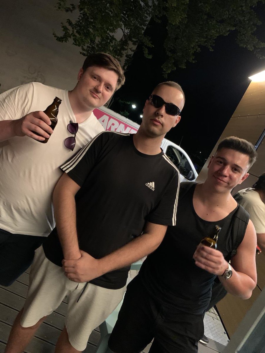AtzenCrew's tweet photo. die atzen haben AGON zu einem safe space gemacht!!! https://t.co/10RdQQtS8A