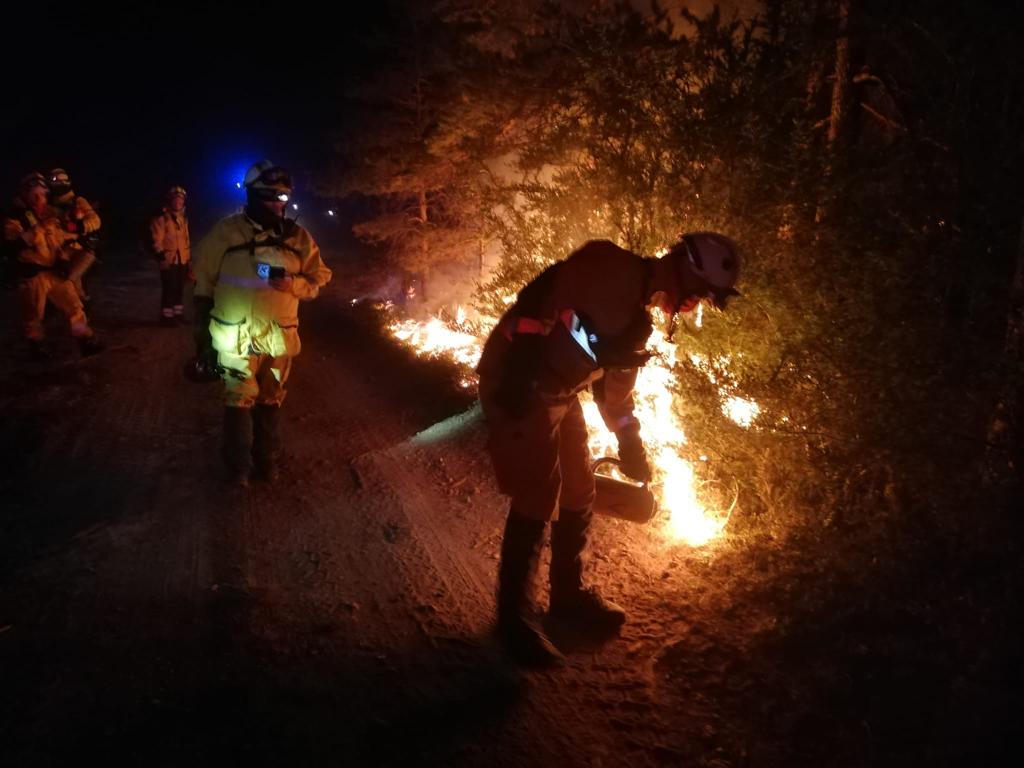 sis_2b's tweet image. Les sapeurs-pompiers @SIS_2A @Sis_2b et les forestiers-sapeurs de la Collectivité de Corse @IsulaCorsica engagés sur le feu de Mostuéjouls en #Aveyron en action de feu tactique cette nuit.
Excellent accueil et parfaite intégration au dispositif opérationnel.
#Aiutu è #Sulidarità