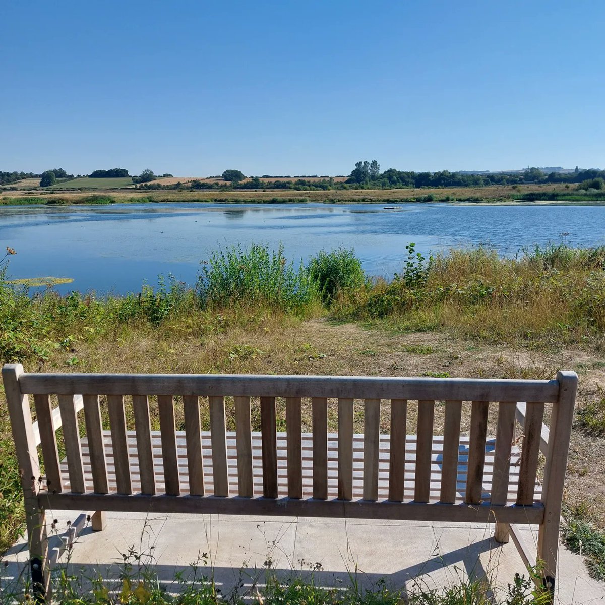 georgina_hadi's tweet photo. Needed to sit here after a 10 mile hike in the sunshine yesterday #takingintheview https://t.co/Fo3czUF2eL