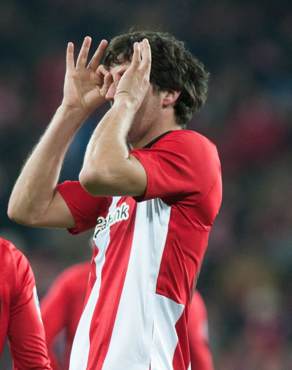 AthleticClub's tweet photo. 🎩 ¡Muchas gracias por el compromiso mostrado hacia el #AthleticClub y al fútbol, @mikelsanjo6!

🦁 Siempre serás parte de la familia rojiblanca.

Zorterik oparoena ibilbide berrian! https://t.co/anBRO0PCIe