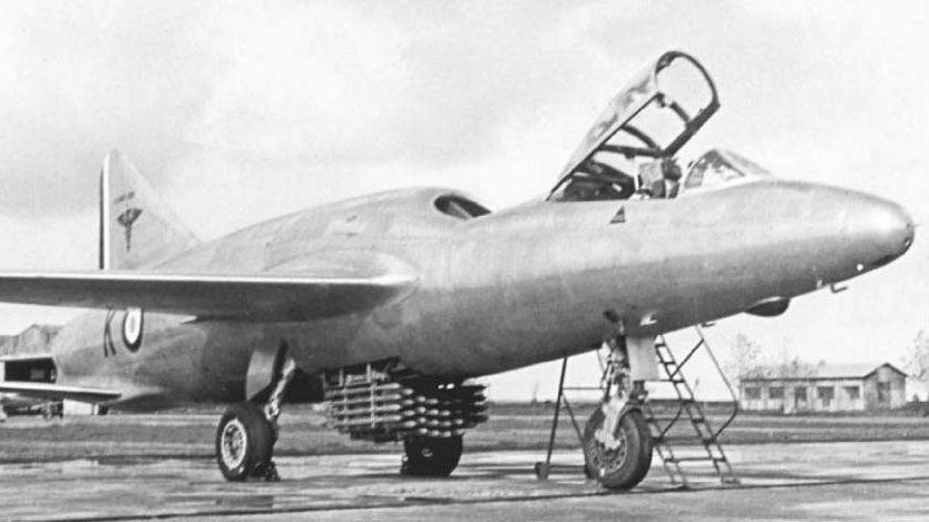 EnglishMow's tweet photo. 1951 SNCASE SE.2415 "Grognard II" ground attack aircraft. Max. speed was 960km/h. It was the first French plane to fire an air-to-air missile. The plane was tested until 1952, and then this project was closed. #SNCASE #SE2415 #Grognard #авиа #avia https://t.co/1kLPNeqvIS