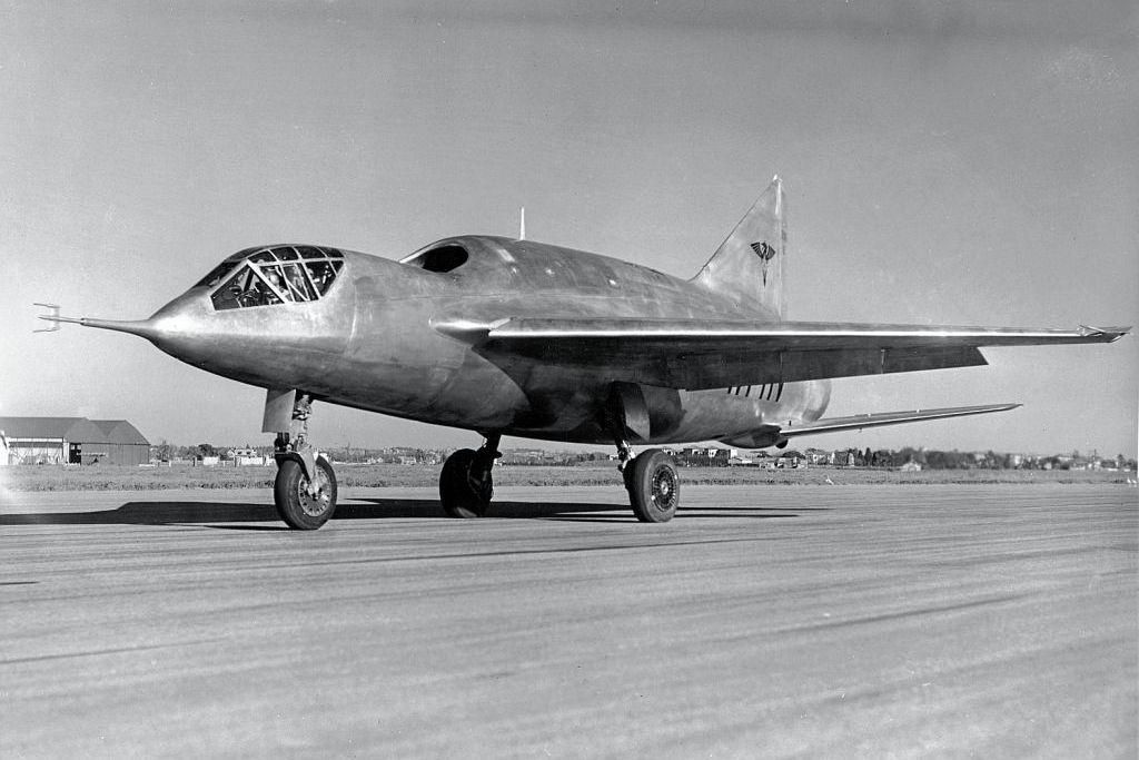 EnglishMow's tweet photo. 1951 SNCASE SE.2415 "Grognard II" ground attack aircraft. Max. speed was 960km/h. It was the first French plane to fire an air-to-air missile. The plane was tested until 1952, and then this project was closed. #SNCASE #SE2415 #Grognard #авиа #avia https://t.co/1kLPNeqvIS