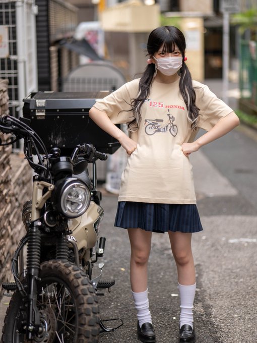 お揃いですわよ #ハンターカブ  #バイク女子 https://t.co/LqmdDs76V7<a href="/tag/%E3%83%8F%E3%83%B3%E3%82%BF%E3%83%BC%E3%82%AB%E3%83%96"class="tags">#ハンターカブ</a><a href="/tag/%E3%83%90%E3%82%A4%E3%82%AF%E5%A5%B3%E5%AD%90"class="tags">#バイク女子</a>