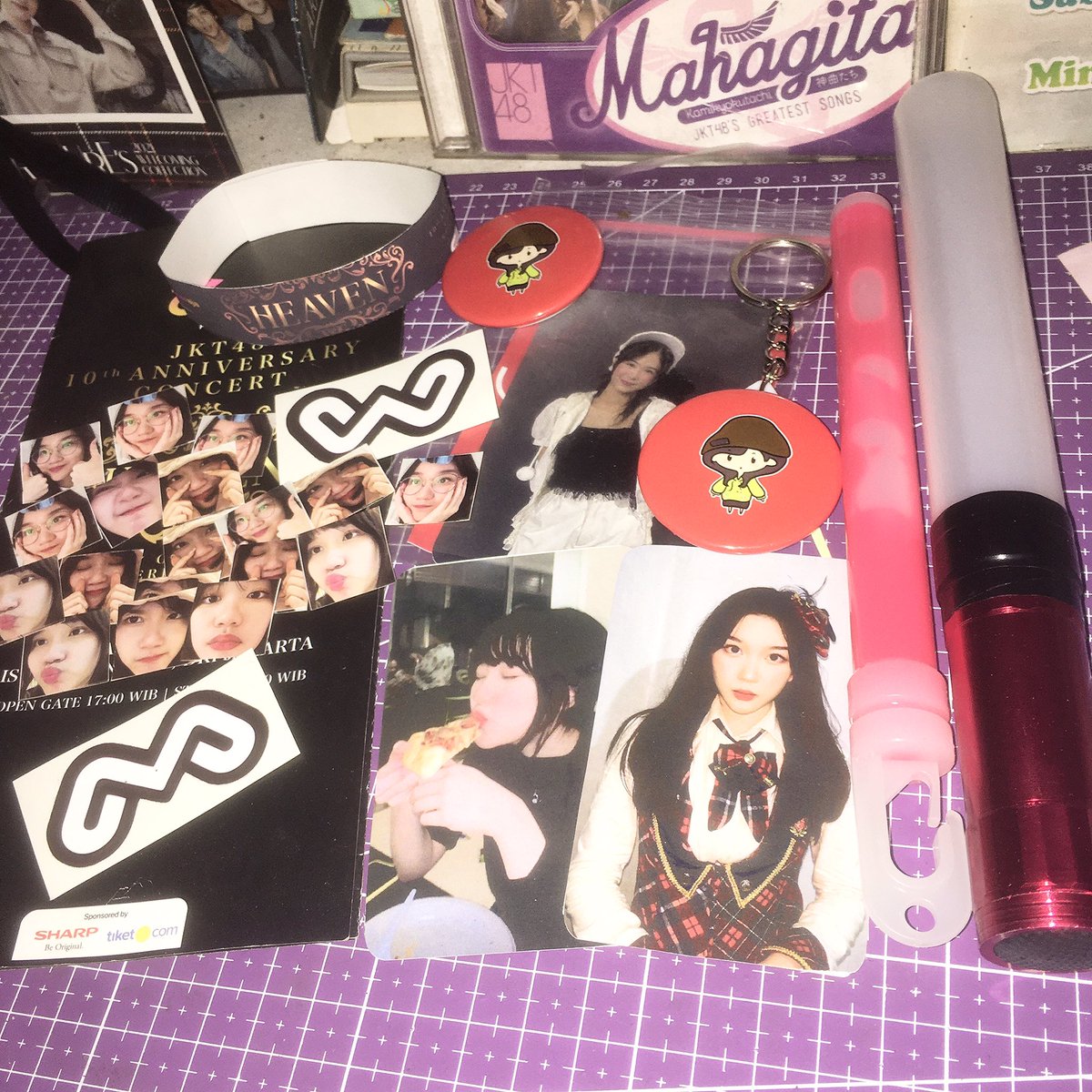 svnfelower's tweet photo. freebies gemas dari @marshaoshi_ dan yang lain aku lupa nanya acc twt nya t___t https://t.co/MccX85fIR3