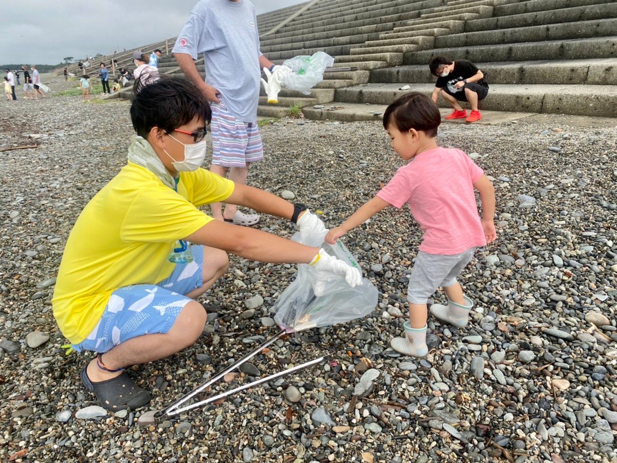 kazuking_wh's tweet photo. 漂着ごみや海辺で遊んだゴミが大量にあります。
これは釣り人だけの問題ではありません。
街や山や川に捨てたゴミが最終的に海にたどり着いた光景です…
一人一人の意識を変える事で変わる話大して難しい事じゃない。

釣り界隈だけでなく一般の方へも届いて欲しい。
そんな気持ちにもなる今日この頃 https://t.co/ZsTjEdCuYH
