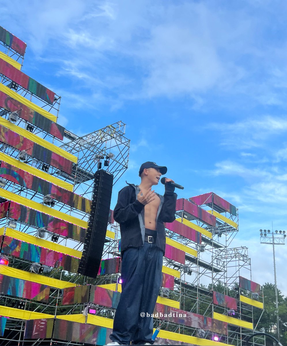 badbadtina's tweet photo. 220813 suwon waterbomb - Loco 🫶🏻
@satgotloco @AOMGOFFICIAL #loco #aomg #AOMG #aomgloco https://t.co/xTmR0HRg9y