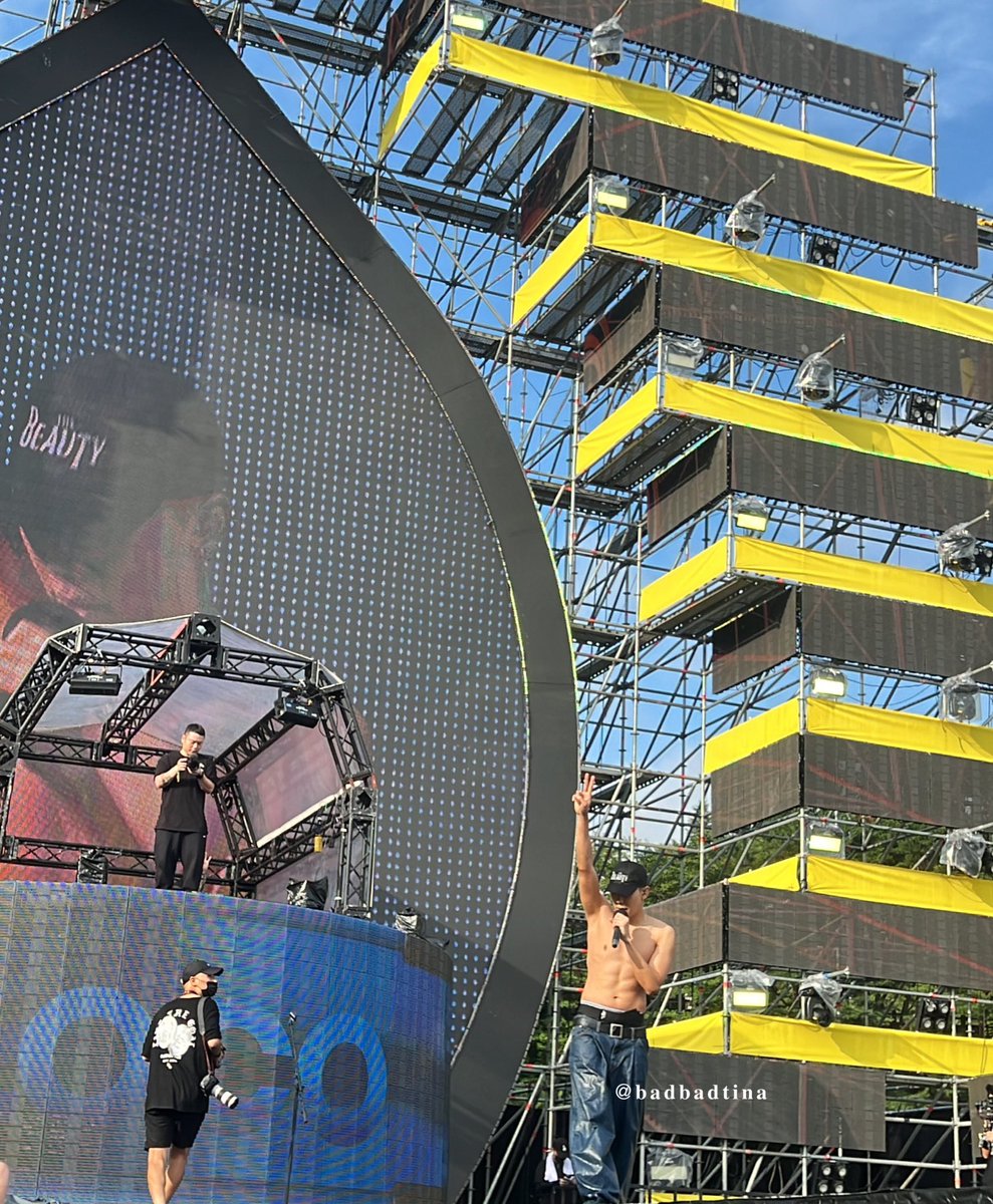 badbadtina's tweet photo. 220813 suwon waterbomb - Loco 🫶🏻
@satgotloco @AOMGOFFICIAL #loco #aomg #AOMG #aomgloco https://t.co/xTmR0HRg9y