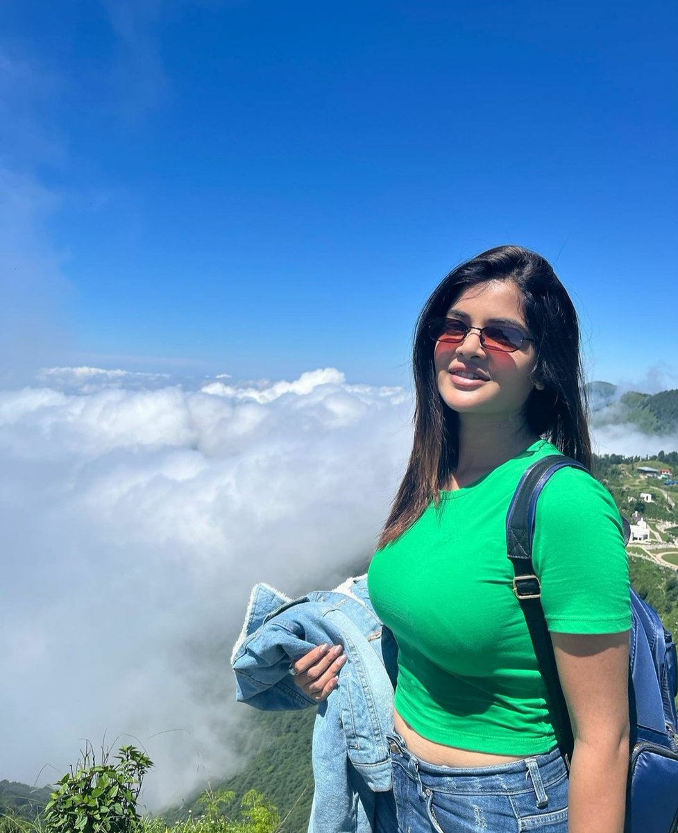 KolkataGlamLife's tweet photo. Beauty on the peak #MadhumitaSarkar 💚

@madhumita_sarcar
#ActressLifestyle https://t.co/aHSkJk0hN8