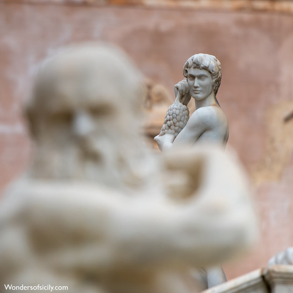 Fontana Pretoria (1554-55), also known as the Fountain of Shame on Piazza Pretoria near the Quattro Canti intersection in Palermo. wondersofsicily.com/palermo-fontan…
#FontanaPretoria #fontanadellavergogna #quattrocanti