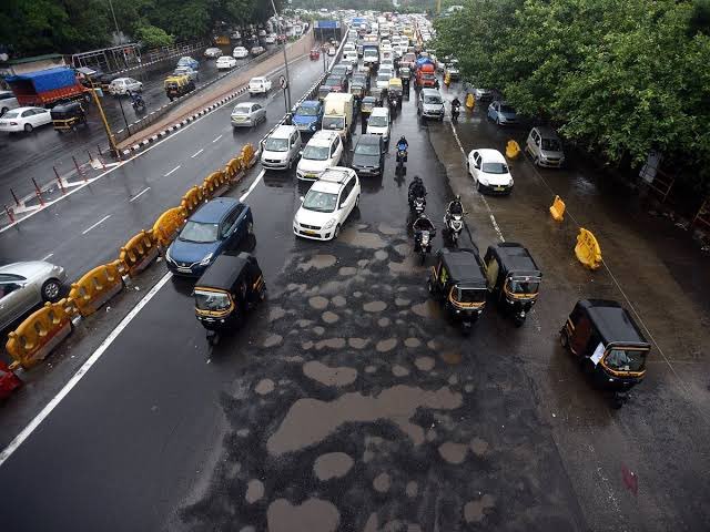 aipcsurat's tweet photo. Despite of Paying Huge Toll Tax Public gets such quality of Roads. Tyre Busting Suspension problem in Vehicles are common these days. #StopToll till Roads are not repaired.  @NHAI @nitin_gadkari https://t.co/R5gbqCMKPk