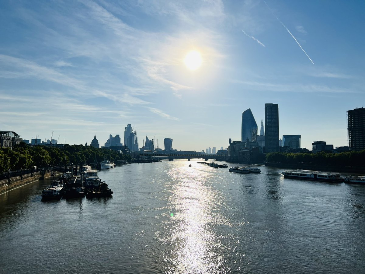 anna holligan 🎙 tweet media