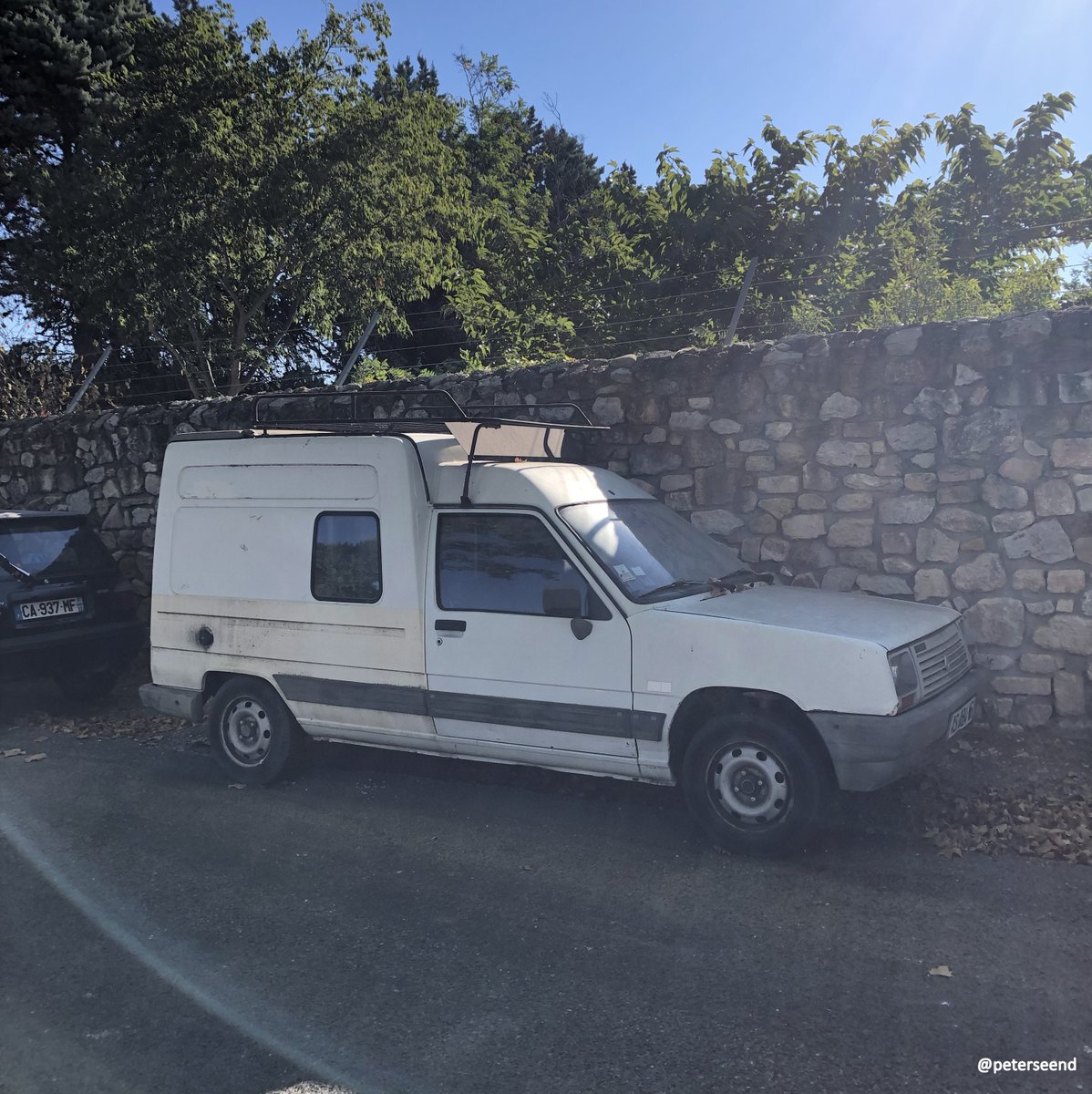 peterseend's tweet photo. De werkpaarden van de Provence
#citroenc15 #renaultexpress #mooiinzuidfrankrijk https://t.co/KMVwzOaTb8