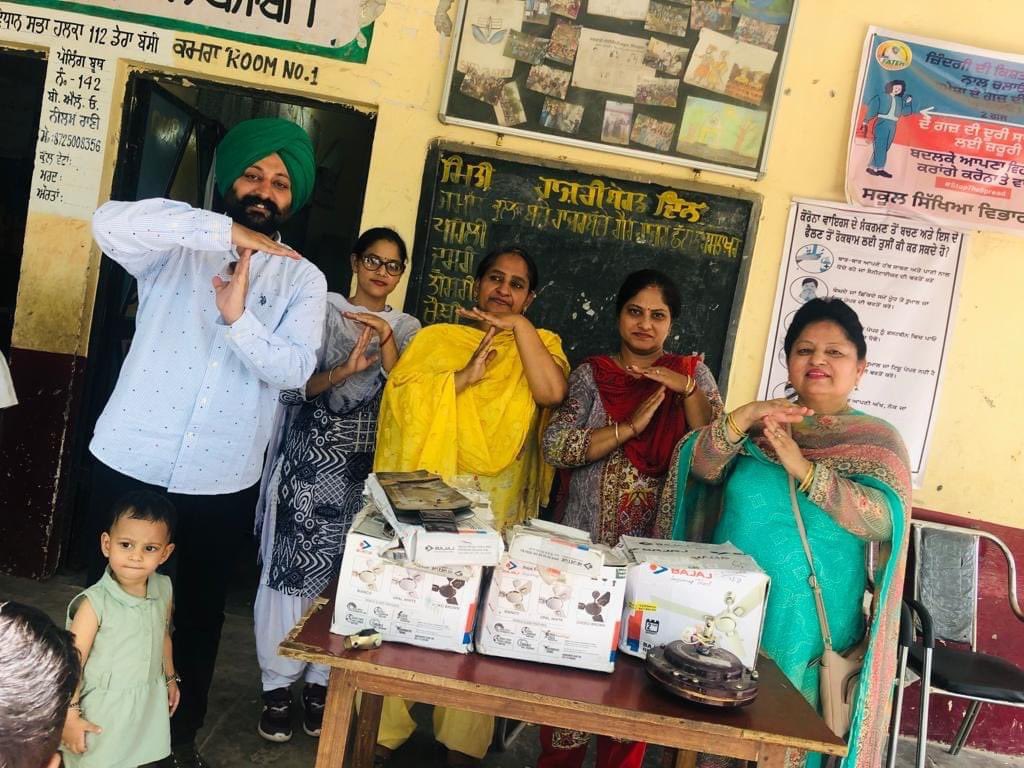 NgoTammana's tweet photo. #DonateDropofLove | #DDL461
#NGOTammana helped a school under #ProjectYakeen with 4 new fans for the newly constructed classrooms. The staff at school received the fans & expressed their gratitude for fulfilling the basic needs at school.
#TeamTammana #ChalTammana https://t.co/LF4t7M5M7o