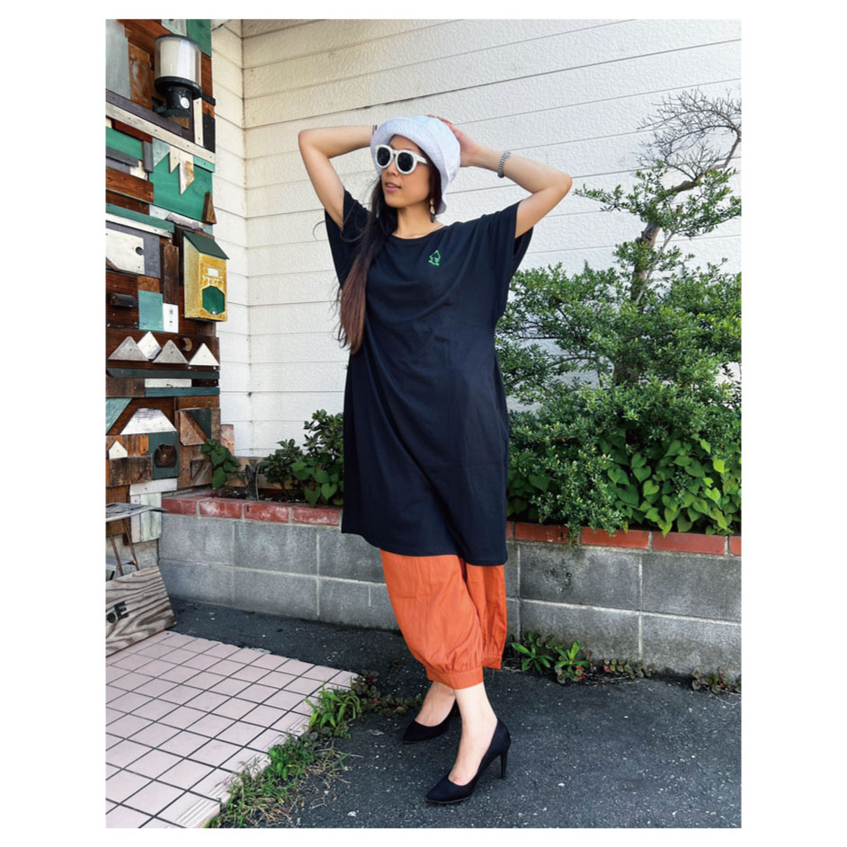 evoluir2002's tweet photo. 『LookLookbook』
□ eyewear_Phatee : HORN LEAF/wht+green leaf
□ top_GOZENCHU : おもてなし ドルマンワンピ/blk
□ oriental パンツ/org
#evoluir #phatee #サングラス #GOZENCHU #ドルマンワンピース #おもてなし #popart #アラジンパンツ #カジュアル #dailywear #fashion #outfit https://t.co/q5MCtn0vRO
