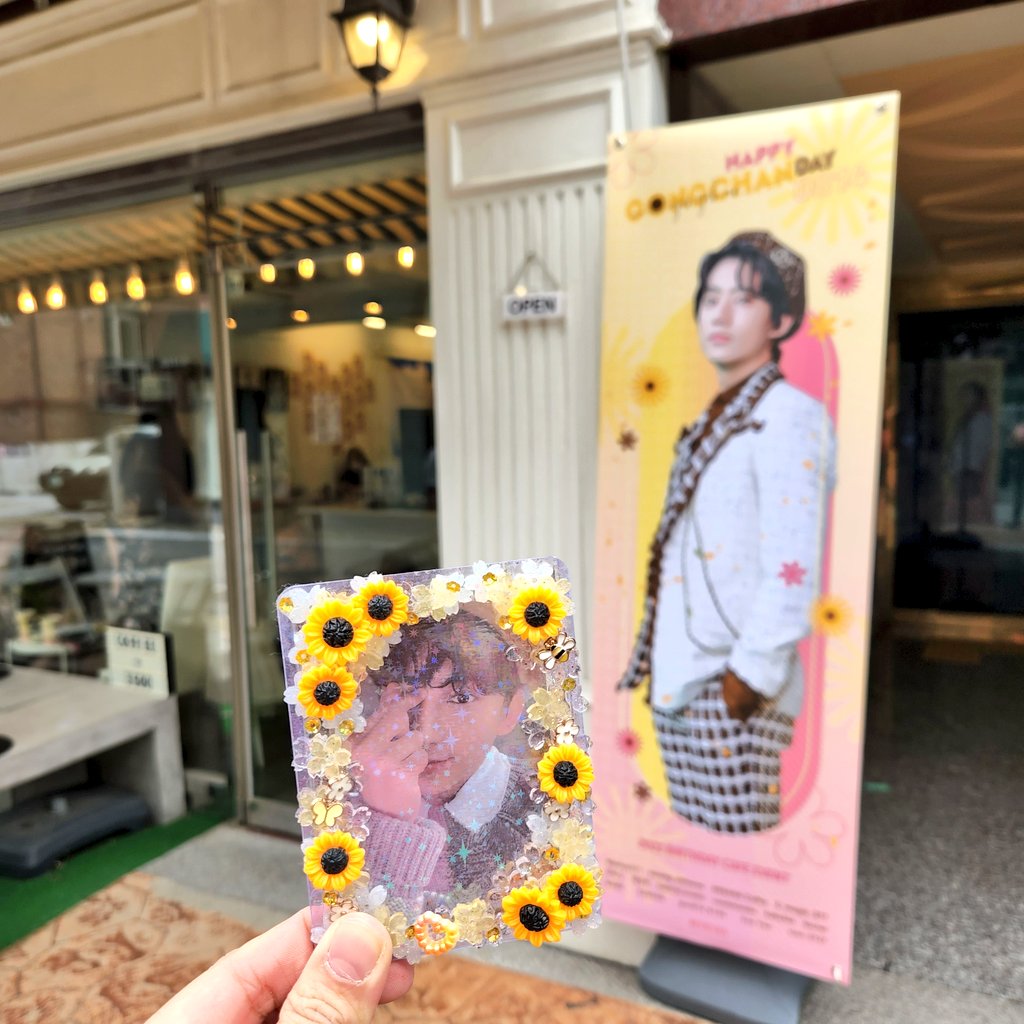 BipoMinMin's tweet photo. 오늘의 길! 🌻
#B1A4 #공찬 #GONGCHAN 
#HAPPYGONGCHANDAY 
#바나에게_물들어가는_공찬데이 https://t.co/p40FivgrHj